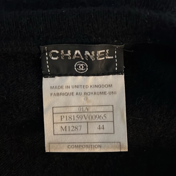 CHANEL CASHMERE black Sweater SIZE 44 White CC logo bottom right - Picture 8 of 9